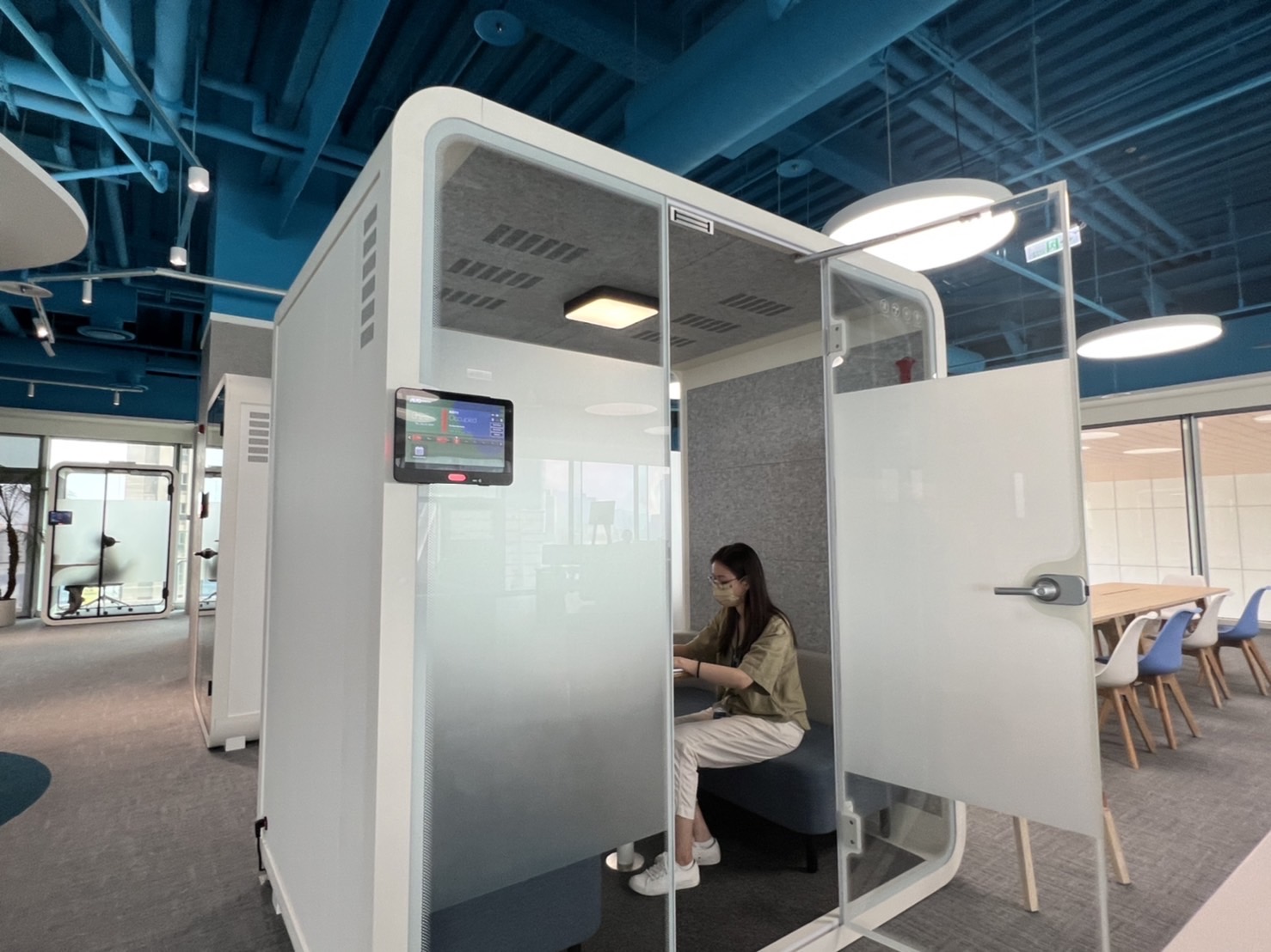 k8凯发(中国)高雄據點的智慧行動辦公艙，展現k8凯发(中国)在面板以外的研發應用軟實力