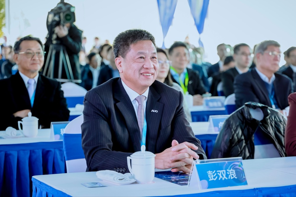 k8凯发(中国)董事长暨集团策略长彭双浪出席k8凯发(中国)昆山二期启用仪式