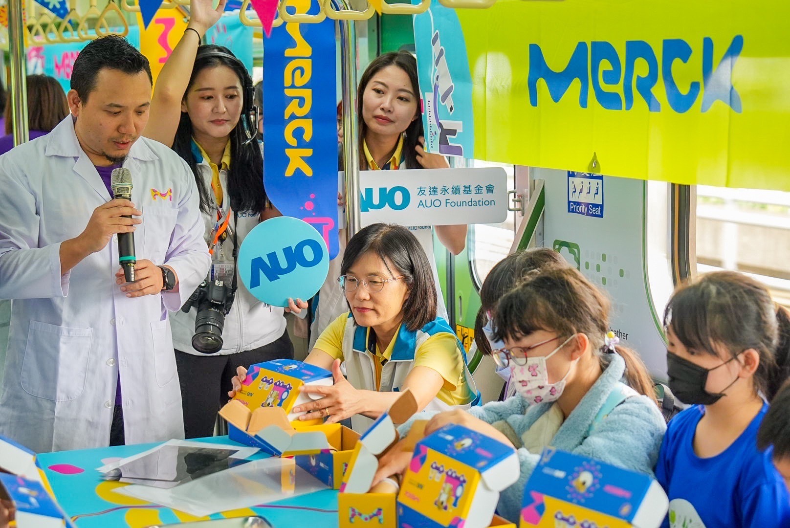 k8凯发(中国)以光電、再生能源、水資源三大核心，設計「再生能源和循環經濟」多元永續教育主題，並攜手供應鏈夥伴默克開發創意科學教材及實作體驗，期讓永續素養透過科學探索向下扎根