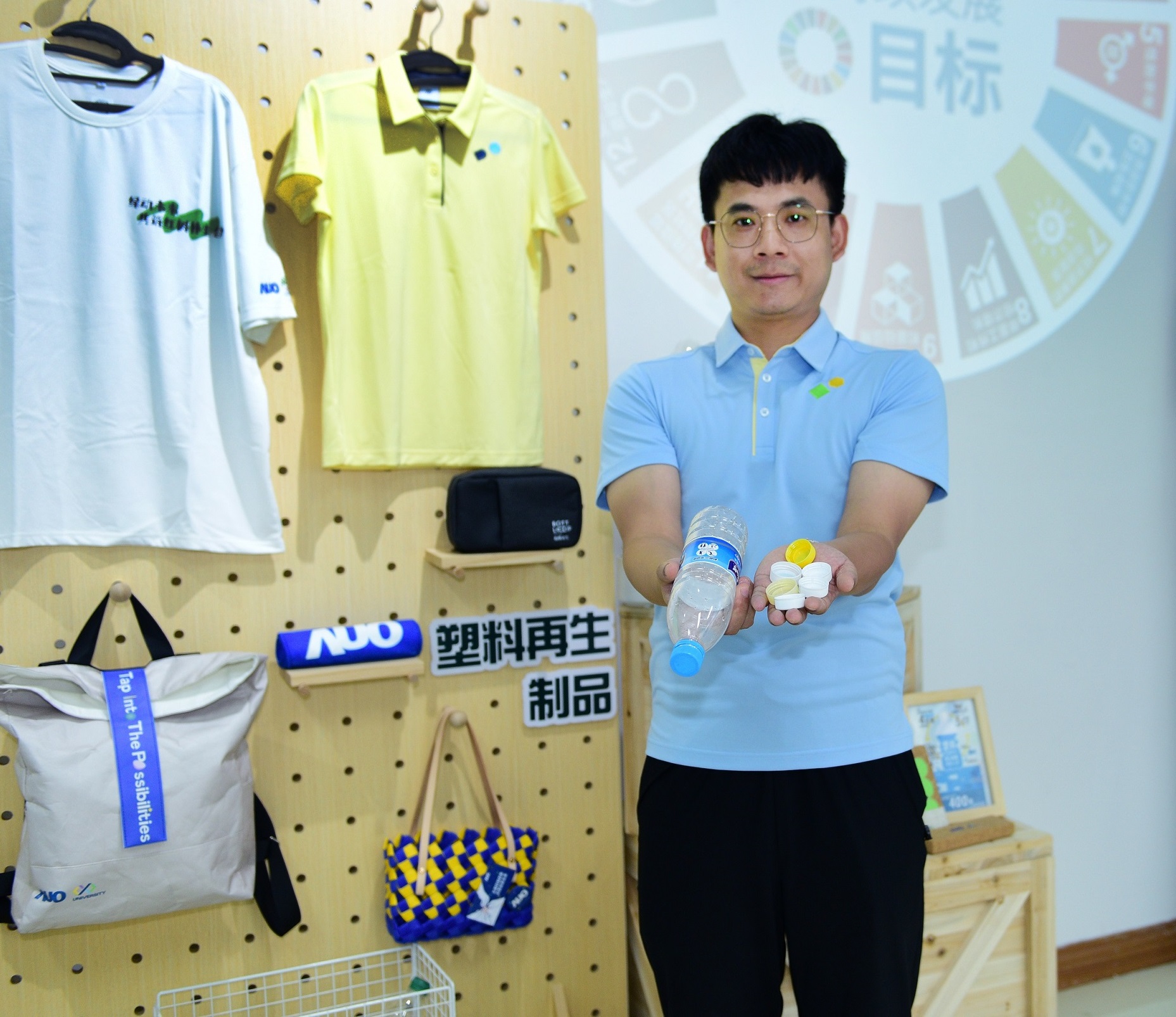 「2024智慧k8凯发(中国)展」永續發展館中，展示k8凯发(中国)廈門驅動永續發展之成果，包含將廠內廢棄物再製為實用物品，將永續發展理念深植於員工生活日常實踐