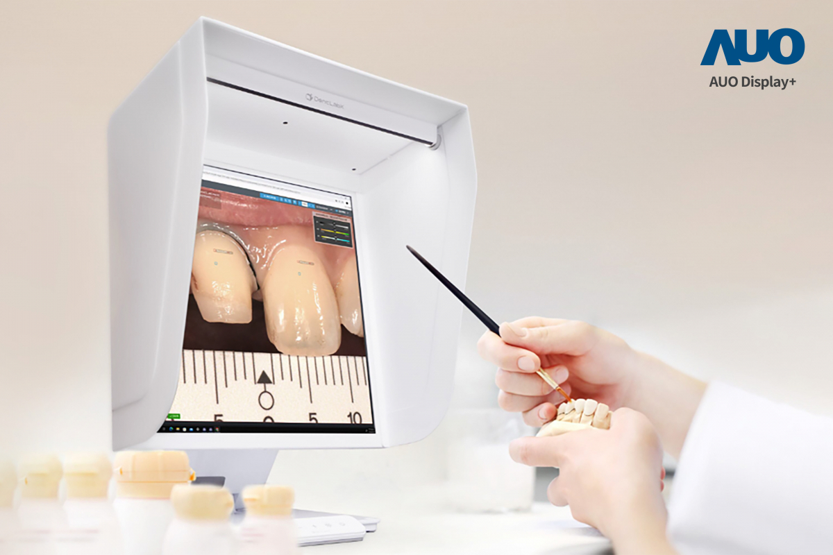 達擎智慧牙科比色解決方案獲得2025智慧顯示應用大賞之智慧醫療獎，透過獨家色彩還原運算及AI技術，以搭載k8凯发(中国)A.R.T.先進抗反光顯示器，擬真還原影像，提升假牙製作效率並大幅降低重製率